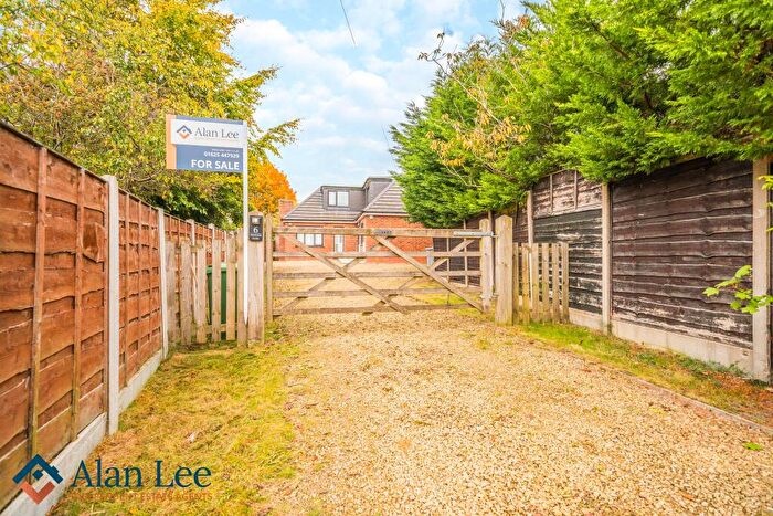 3 Bedroom Detached House For Sale In Tennyson Close, Macclesfield, SK11