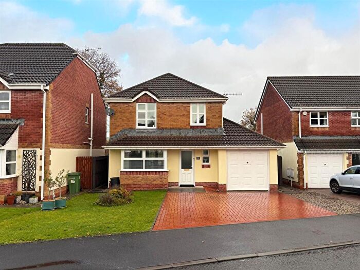 4 Bedroom Property For Sale In Maes Yr Efail, Llangennech, Llanelli, SA14