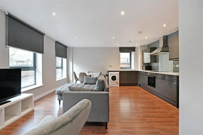 4 Bedroom Apartment To Rent In West One Reflect, City Centre, S3