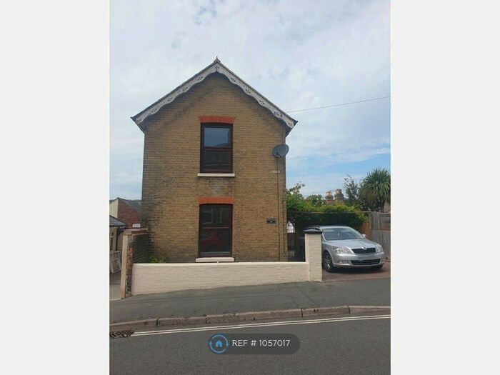 2 Bedroom Detached House To Rent In Osborne Road, East Cowes, PO32