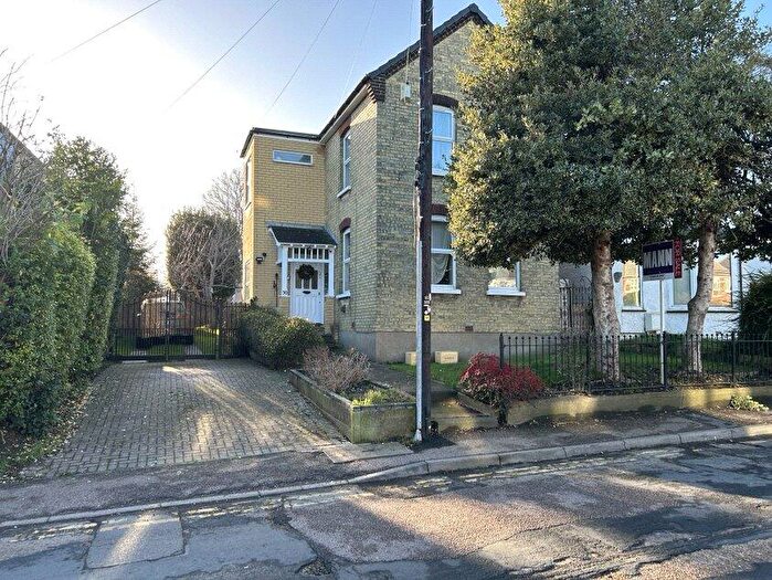 3 Bedroom Detached House For Sale In Mount Road, Rochester, Kent, ME1