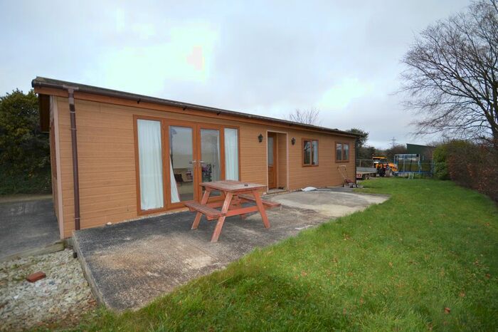 2 Bedroom Chalet To Rent In St. Allen, Truro TR4