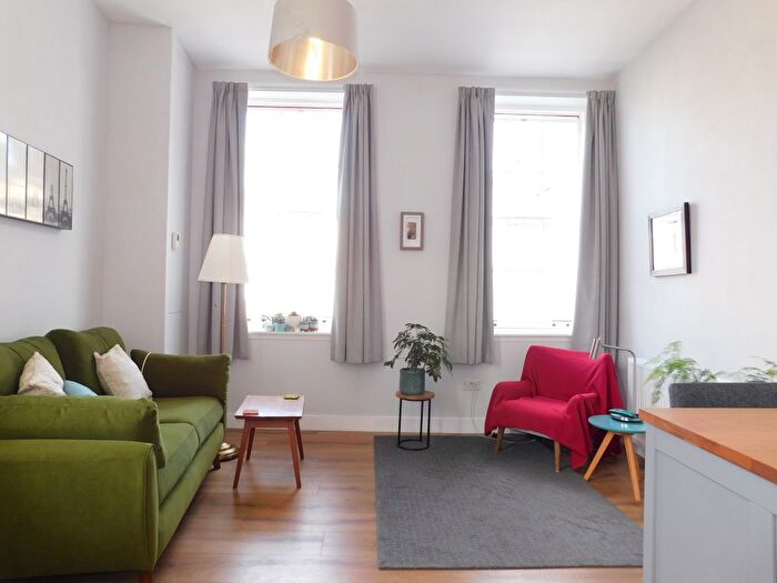 2 Bedroom Flat To Rent In , St Stephen Street, Edinburgh, EH3