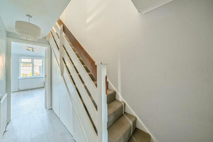 3 Bedroom End Of Terrace House For Sale In Chuters Close, Byfleet, KT14
