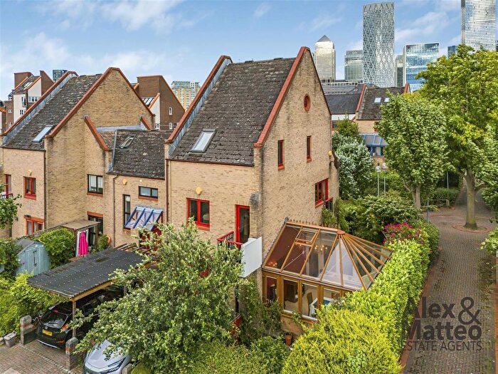 3 Bedroom Property For Sale In Bywater Place, Rotherhithe, SE16
