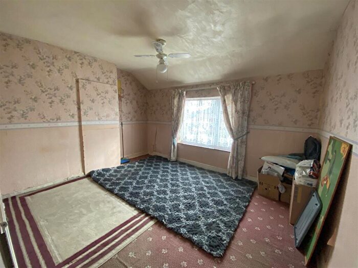3 Bedroom Semi-Detached House For Sale In Chambers Avenue, Conisbrough, Doncaster, DN12