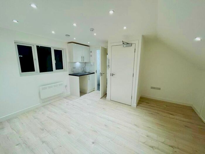 Studio To Rent In Pembroke Road, Greenford, UB6
