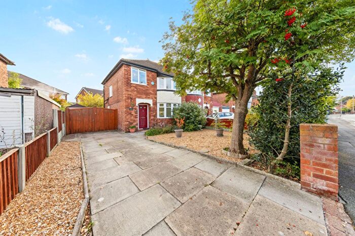 3 Bedroom Semi-Detached House For Sale In Bruche Avenue, Padgate, WA1