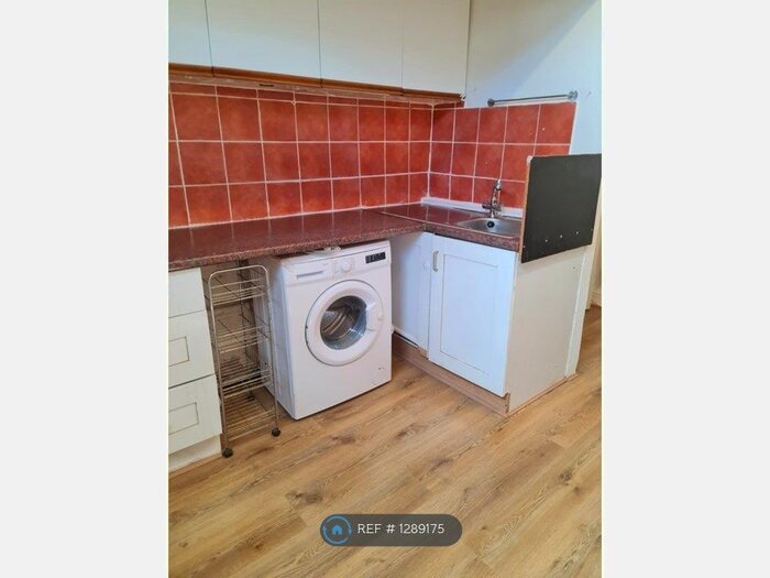1 Bedroom Flat To Rent In Wadsworth Road, Perivale, Greenford, UB6