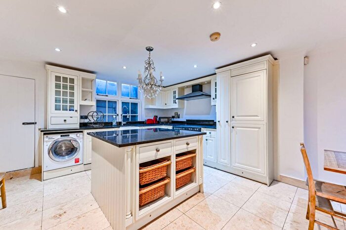 4 Bedroom Property To Rent In Parfett Street, Tower Hamlets, London, E1