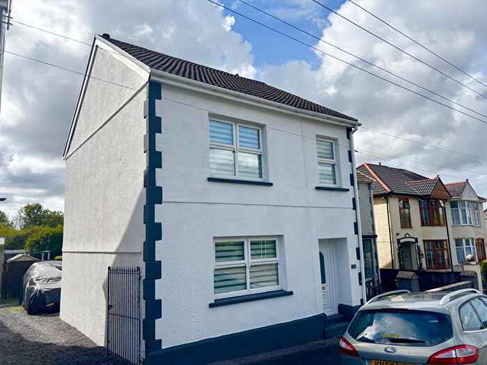 3 Bedroom Detached House For Sale In Carmarthen Road, Fforestfach, Swansea, SA5