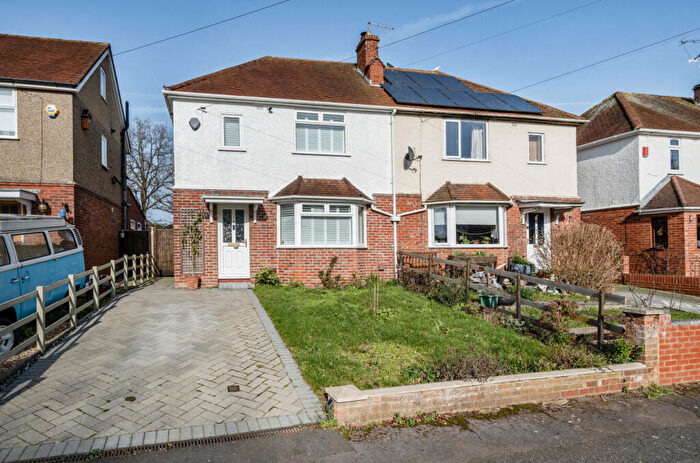 2 Bedroom Semi Detached House For Sale In Thicket Road, Tilehurst, Reading, RG30