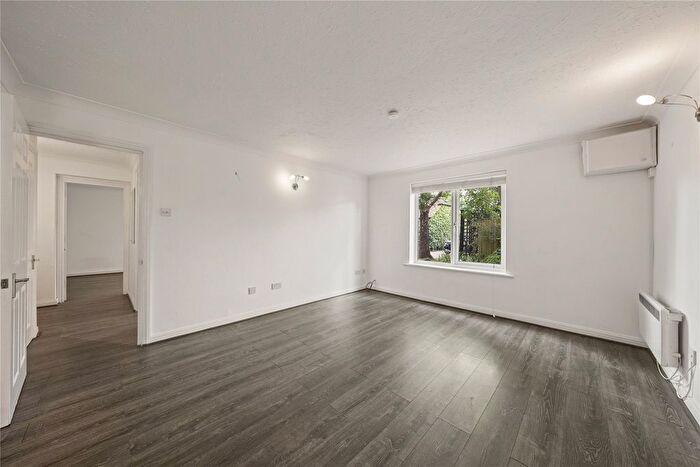 2 Bedroom Flat To Rent In Cobham Gate, Freelands Road, Cobham, Surrey, KT11
