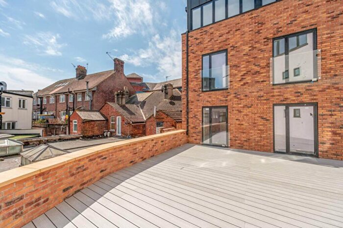 2 Bedroom Flat To Rent In High Street, Croydon, Purley, CR8