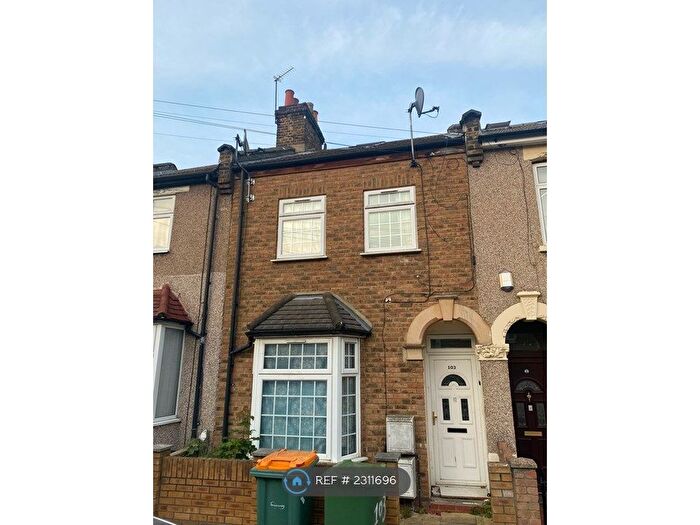 3 Bedroom Maisonette To Rent In Western Road, London, E13