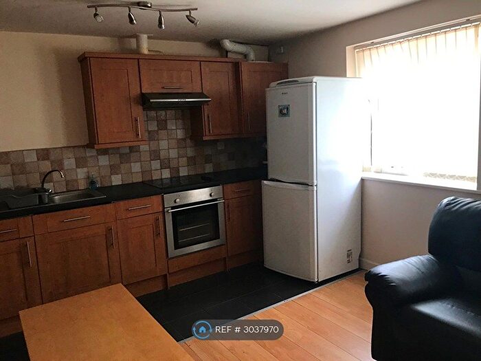 2 Bedroom Flat To Rent In Templar Road, Beeston, Nottingham, NG9