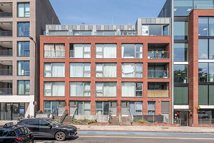 2 Bedroom Flat To Rent In Clapham Road, London, SW9