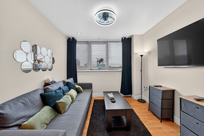 2 Bedroom Flat To Rent In Romford Road, London, E15