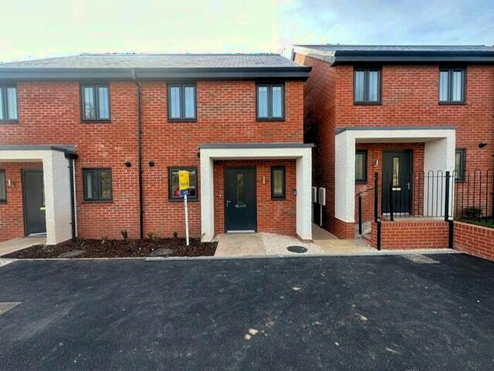 3 Bedroom House To Rent In Crabtree Hill Drive, DE22