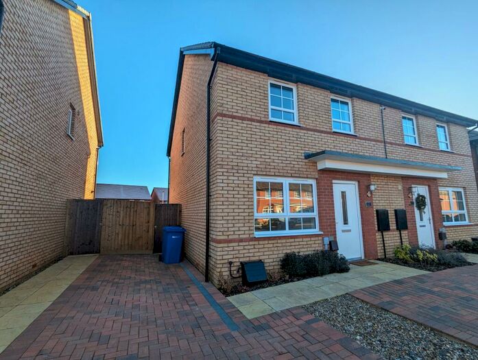 3 Bedroom Semi-Detached House To Rent In Brockhall Crescent, Barton Seagrave, NN15