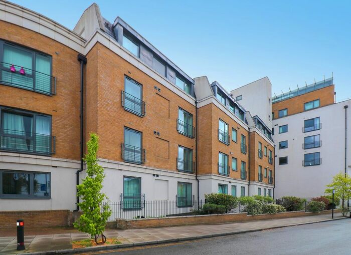 1 Bedroom Flat To Rent In Lovelace House, - Uxbridge Road, London, W13