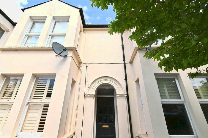 2 Bedroom Flat To Rent In Goodrich Road, East Dulwich, London, SE22