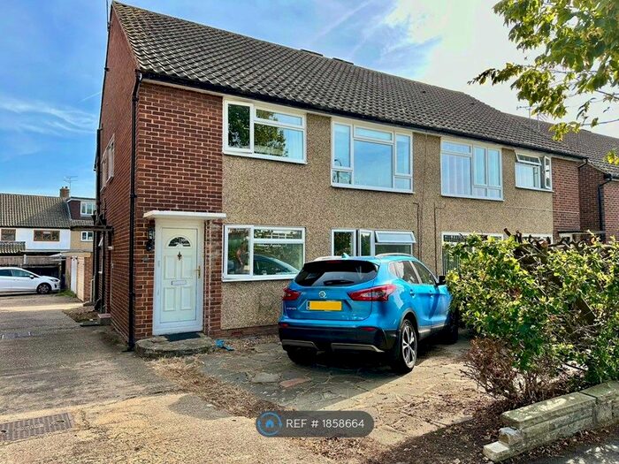 2 Bedroom Maisonette To Rent In Marlborough Gardens, Upminster, RM14