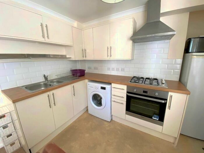 3 Bedroom Flat To Rent In Fyndon House- Bedroom Student Home -Cccu, CT1