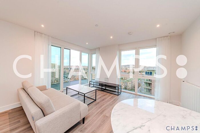 3 Bedroom Flat To Rent In Cairncross House, SE3