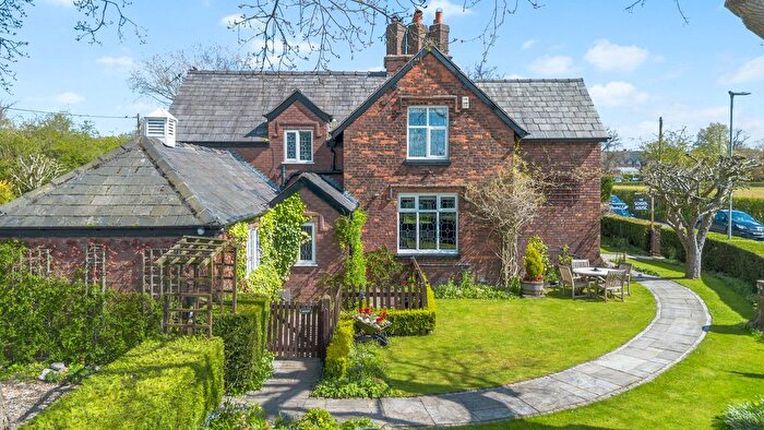 5 Bedroom Detached House For Sale In Stretton Road, Stretton, WA4