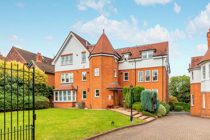 2 Bedroom Flat To Rent In Arthur Road, Wimbledon, SW19