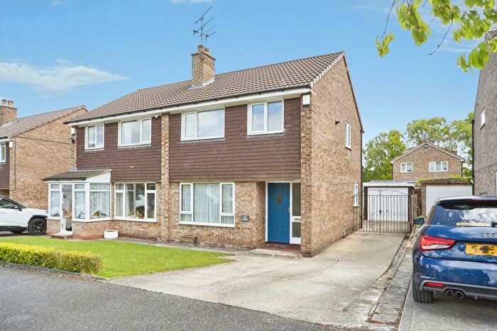3 Bedroom Semi Detached House For Sale In Birkdale Drive, Leeds, LS17