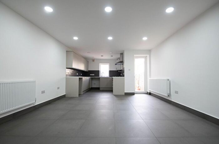 6 Bedroom House To Rent In Brithdir Street, Cathays, CF24