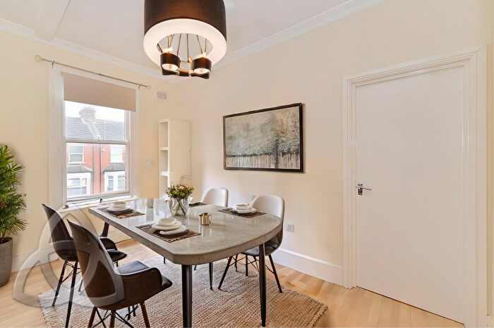 2 Bedroom Flat To Rent In Portnall Road, Queens Park, W9