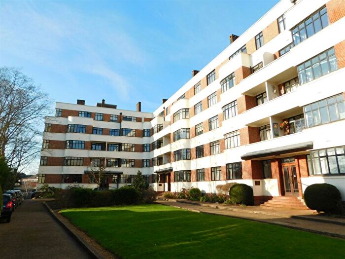 2 Bedroom Flat To Rent In Crescent Court, Surbiton, KT6