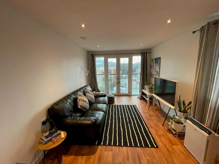 2 Bedroom Flat To Rent In Oakfield Gardens, Shirley, Southampton, SO16