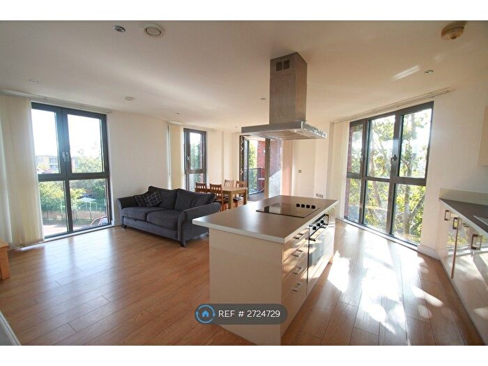 3 Bedroom Flat To Rent In Dower Court, London, SE16