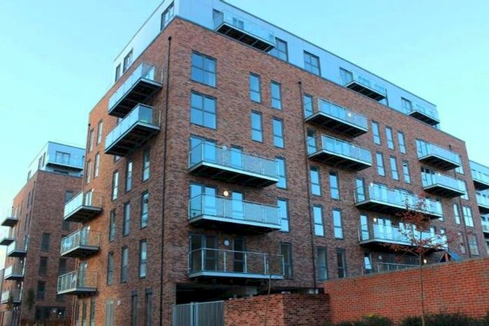 2 Bedroom Flat To Rent In Honour Gardens, Dagenham, RM8