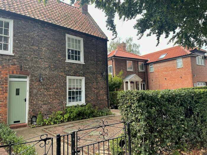 2 Bedroom Cottage To Rent In Thwaite Street, Cottingham, HU16