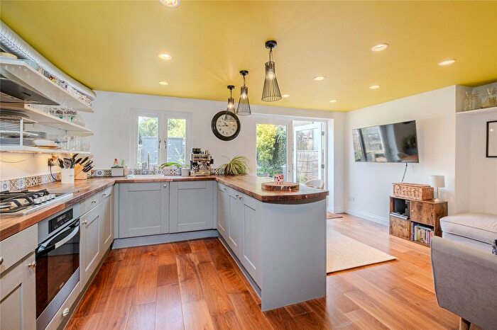 2 Bedroom Flat For Sale In Ellison Road, London, SW16