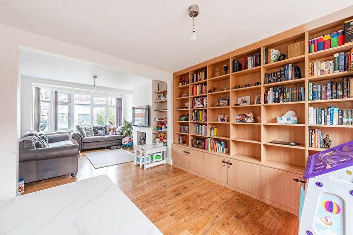 4 Bedroom Semi-detached House For Sale In Felbridge Avenue, Stanmore, HA7