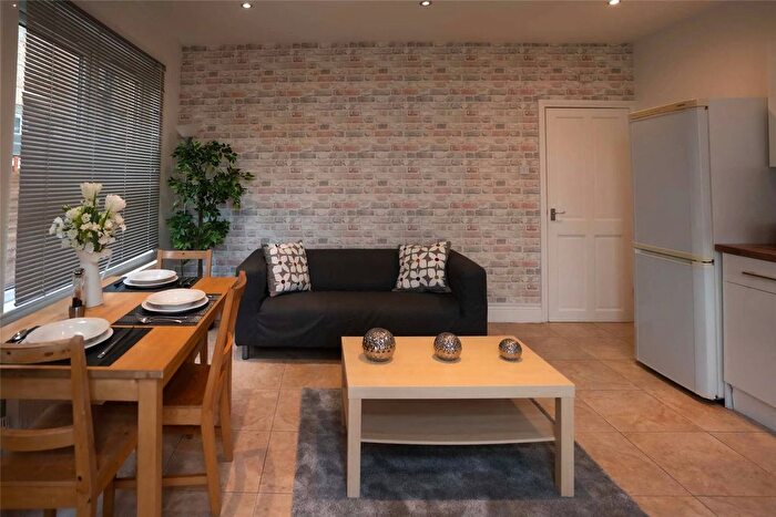 3 Bedroom Flat To Rent In Stondon Park, Honor Oak, London, SE23