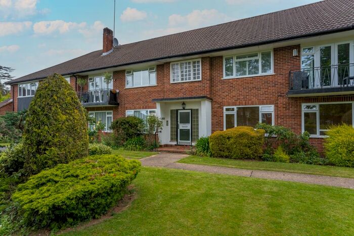 2 Bedroom Flat To Rent In Bromet Close, Watford, WD17