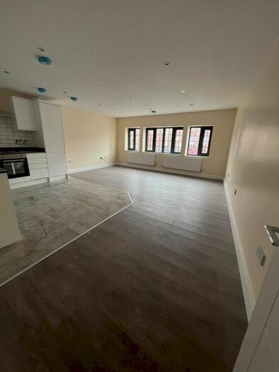 2 Bedroom Flat To Rent In Fore Street, London, N18