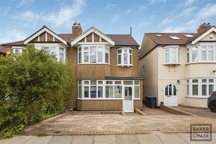 4 Bedroom Semi-Detached House To Rent In Tenniswood Road, Enfield, EN1