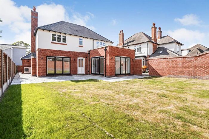 4 Bedroom Detached House For Sale In Ashby Road, Hinckley, LE10