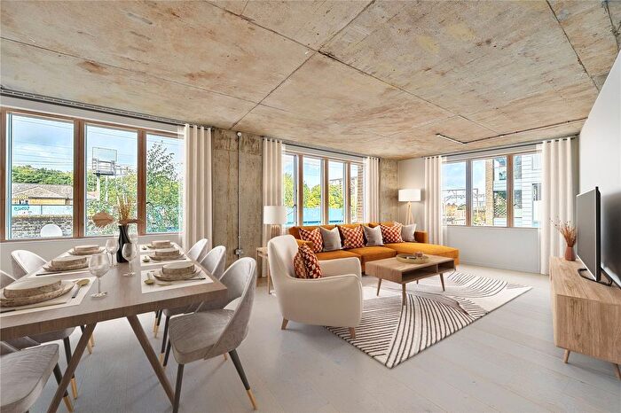 3 Bedroom Flat For Sale In London Lane, London, E8