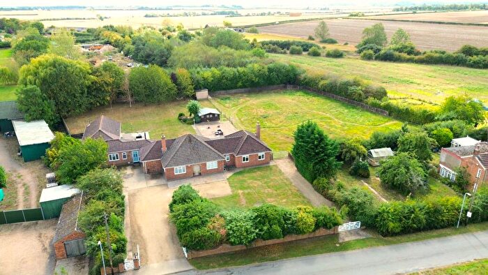 6 Bedroom Detached Bungalow For Sale In White Cross Lane, Burton Pedwardine, NG34