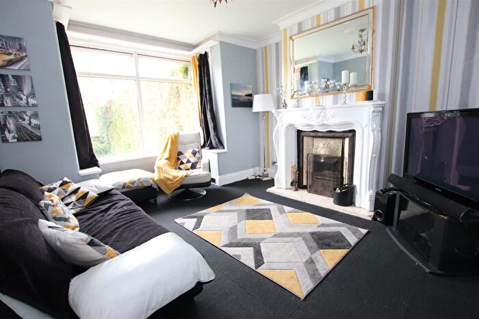3 Bedroom Semi-Detached House For Sale In Willowfield Crescent, Bradford, BD2