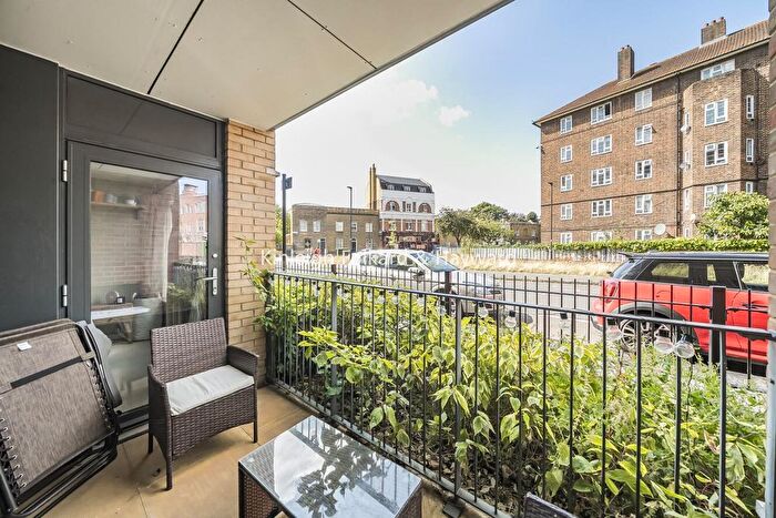 2 Bedroom Flat For Sale In Cowley Road, Oval, London, SW9